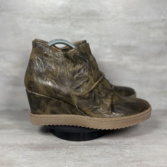 Aqua Sofft Boots Womens 11 Green Camo Waterproof Wedge Ankle Booties Zip Ruched - Picture 1 of 11